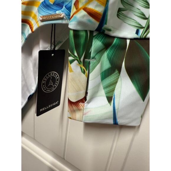 NWT Women's Leaf Print Long Sleeve Rash Guard One Piece Size Medium - Picture 6 of 9